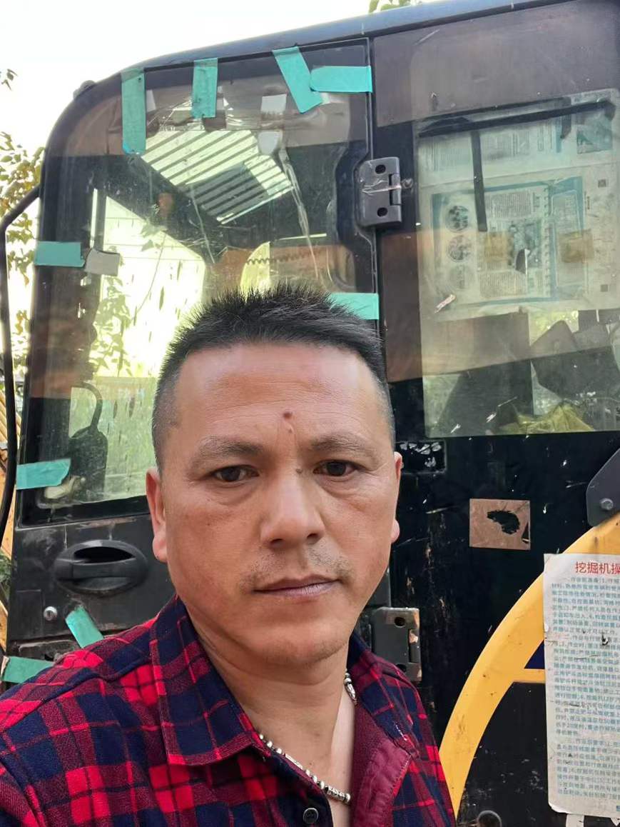 Buy Komatsu PC56-7 Used Excavator / 1