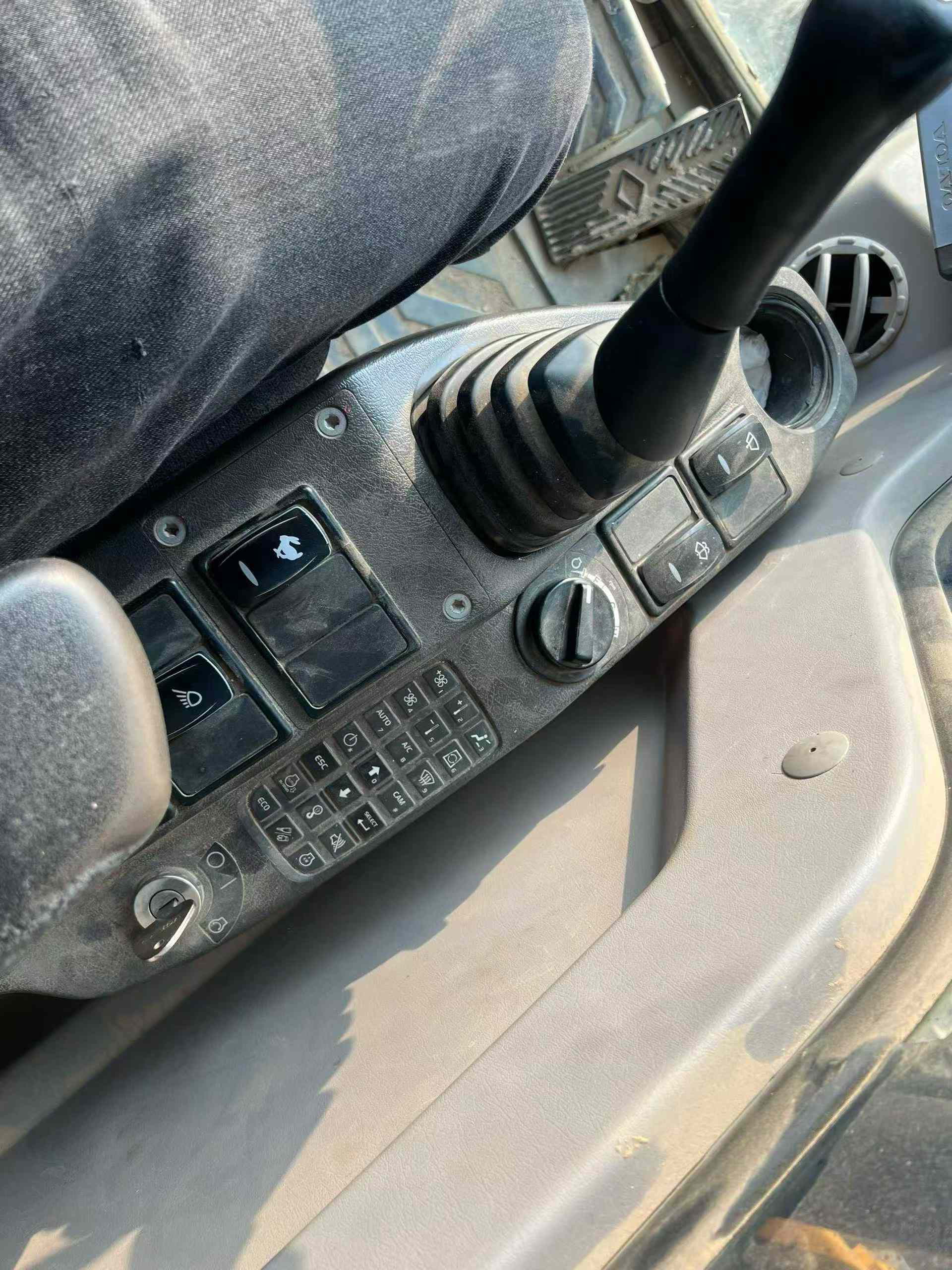 Used Volvo EC200 Excavator 2018 Model / 7