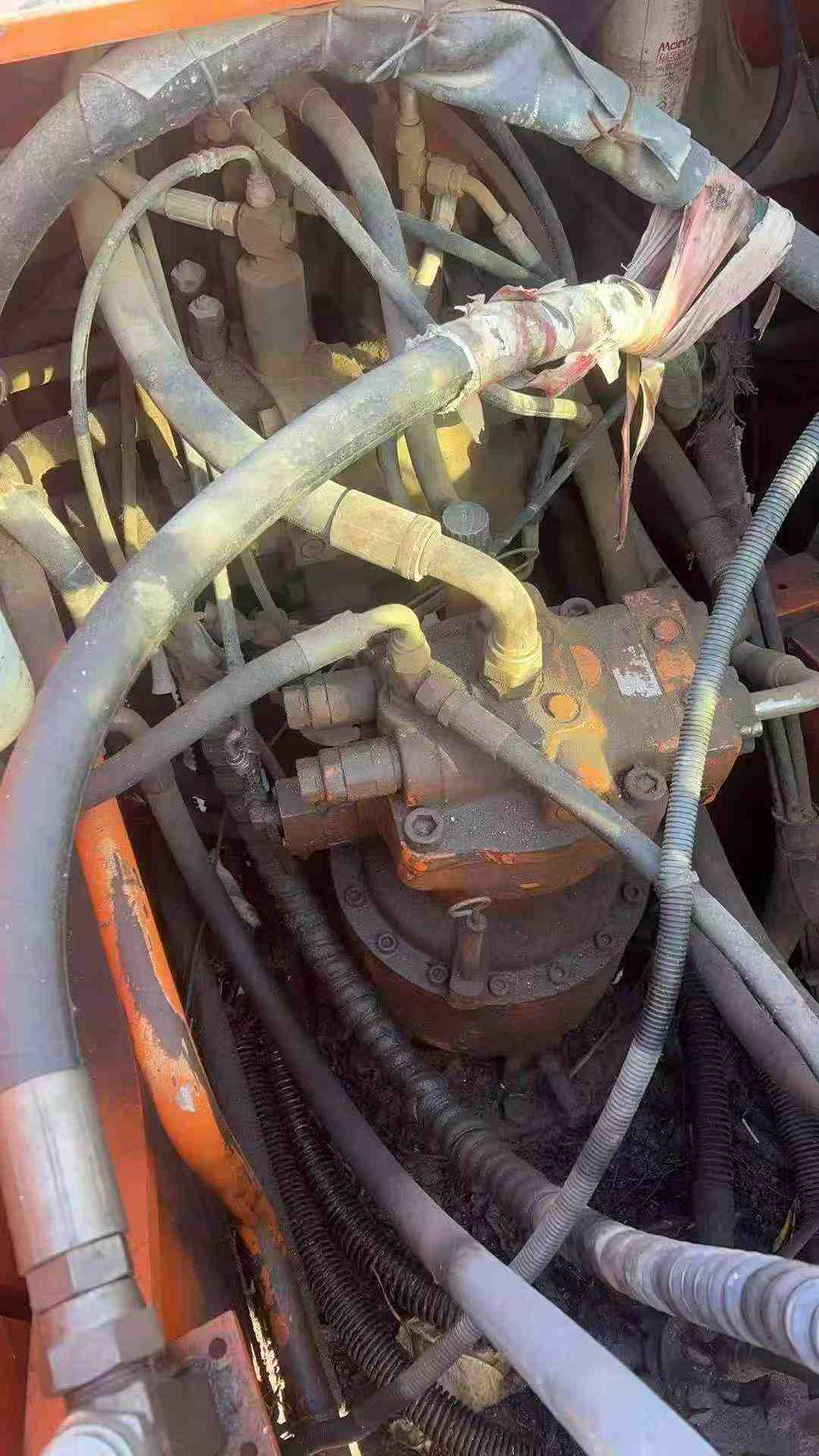 Buy Doosan DH220-7 Used Excavator / 1