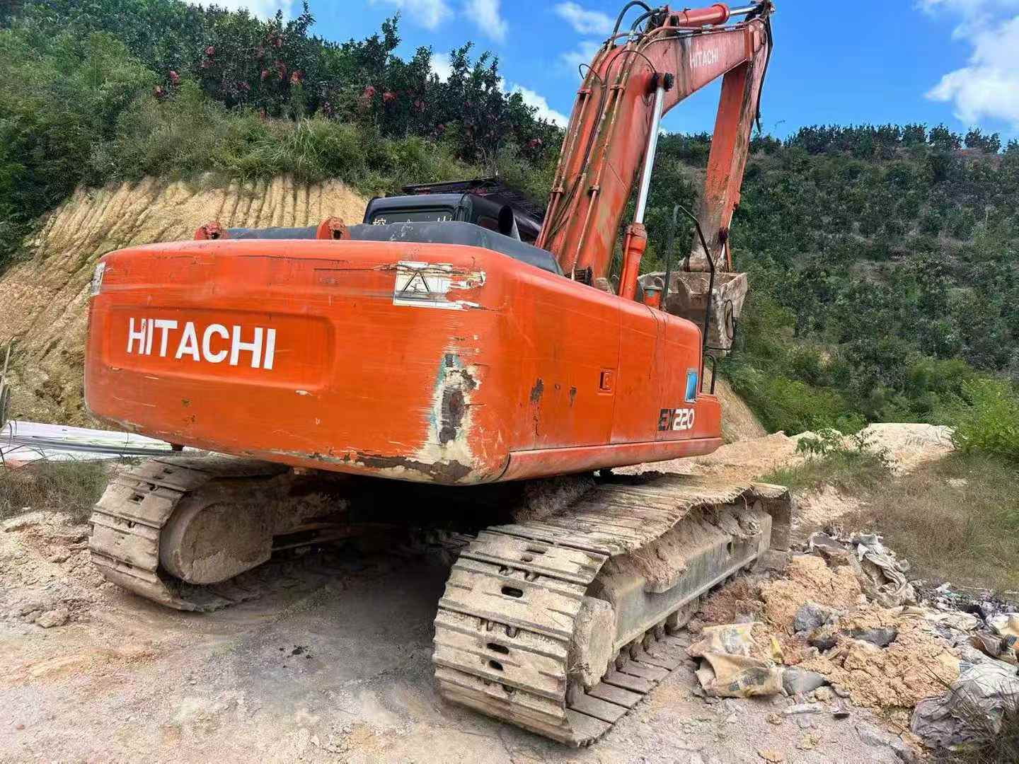 Buy Hitachi ZAXIS200 Used Excavator / 1