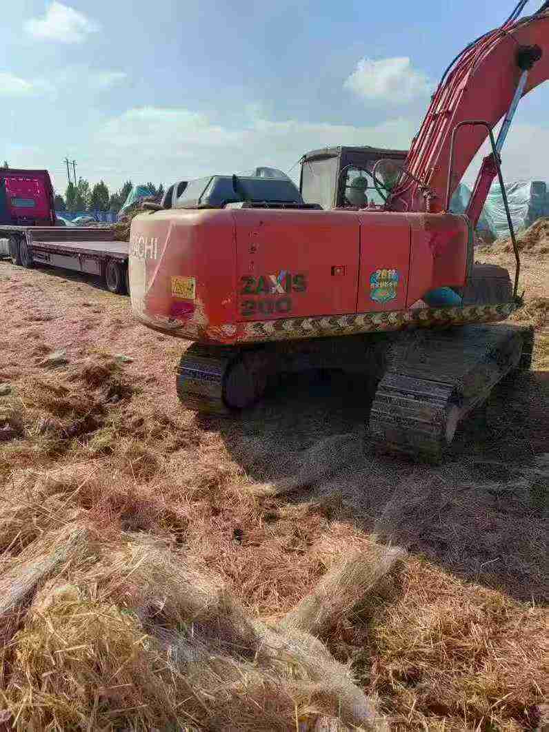 Buy Hitachi ZAXIS200 Used Excavator / 1