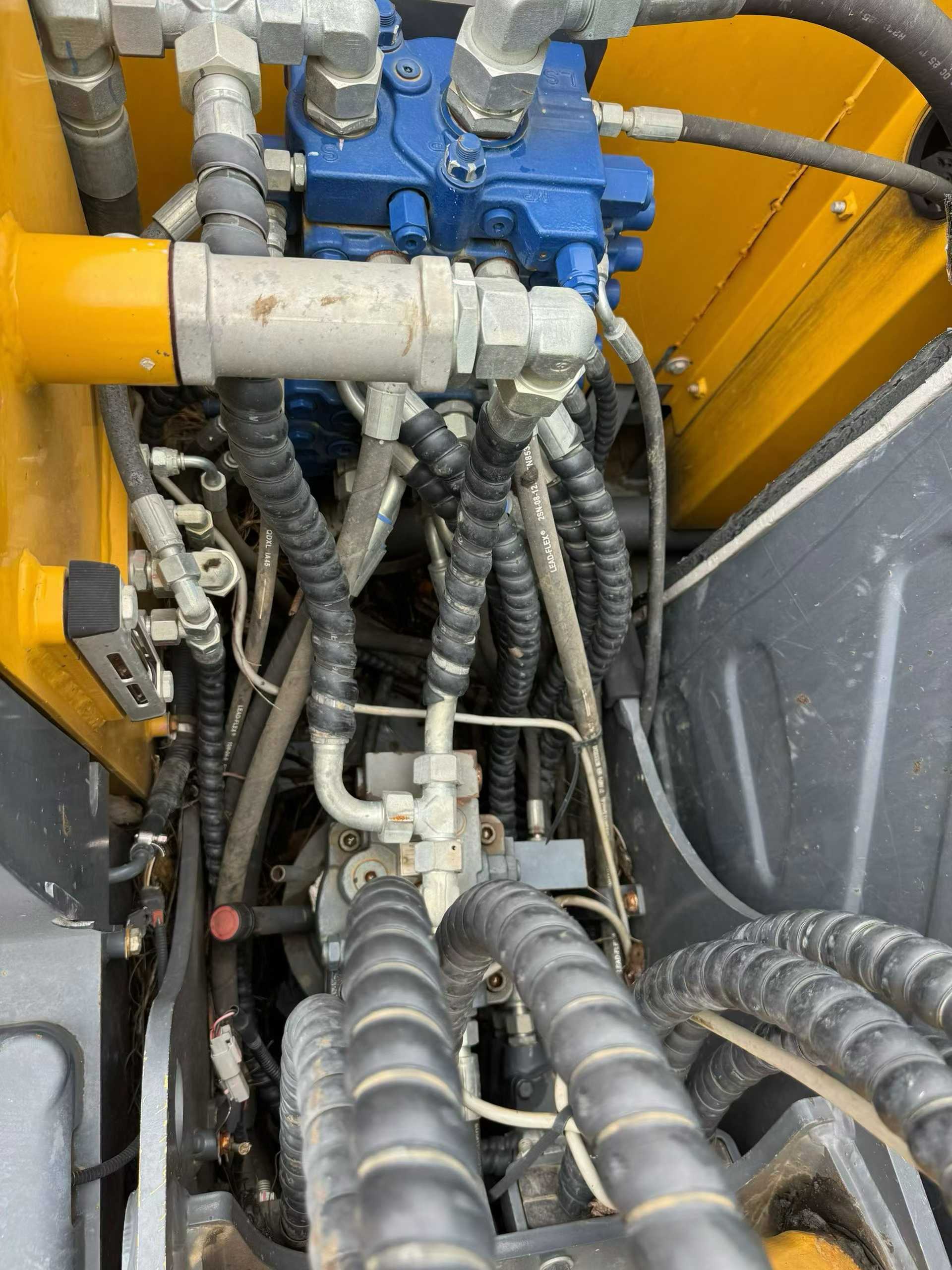 Used XCMG XE75WD Excavator 2021 Model / 5