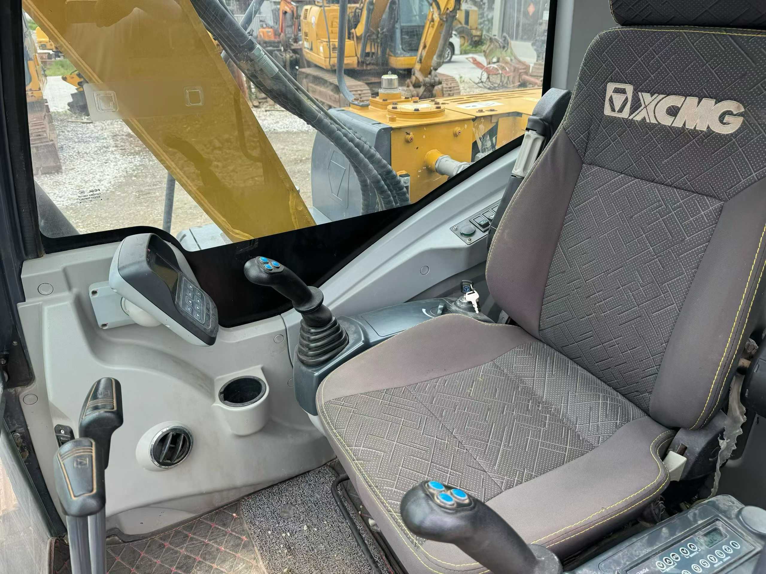 Used XCMG XE75WD Excavator 2021 Model / 8