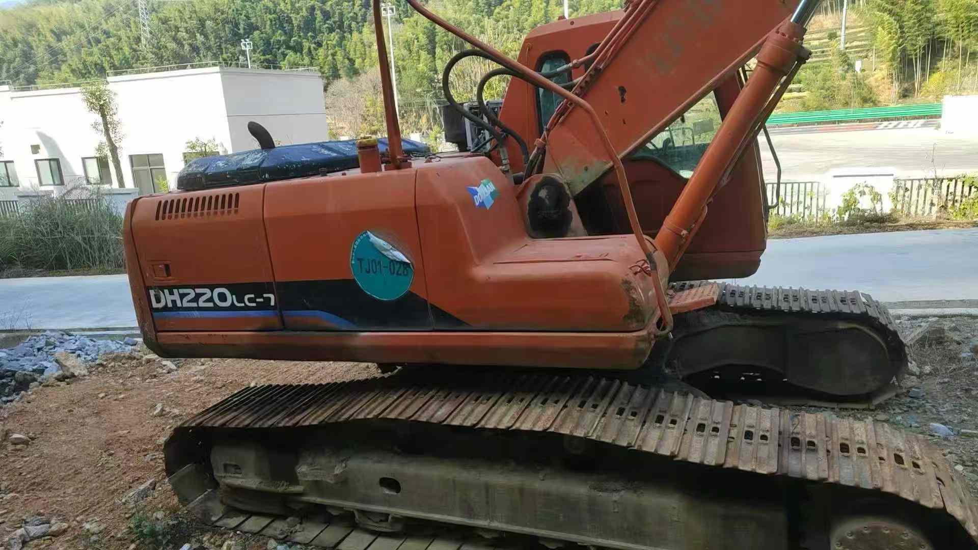 Used Doosan DH220-7 Excavator 2016 Model / 2