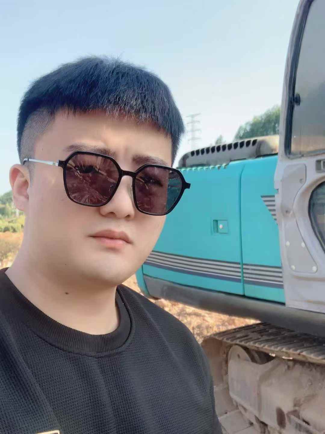 Buy Kobelco SK200 Used Excavator / 1