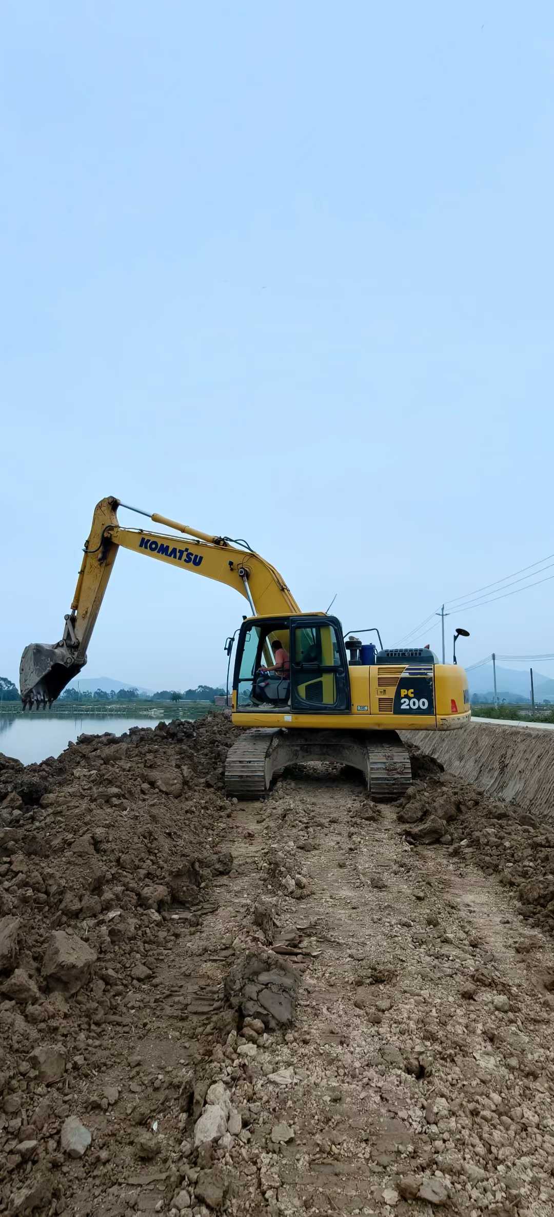Buy Komatsu PC200-8 Used Excavator / 1