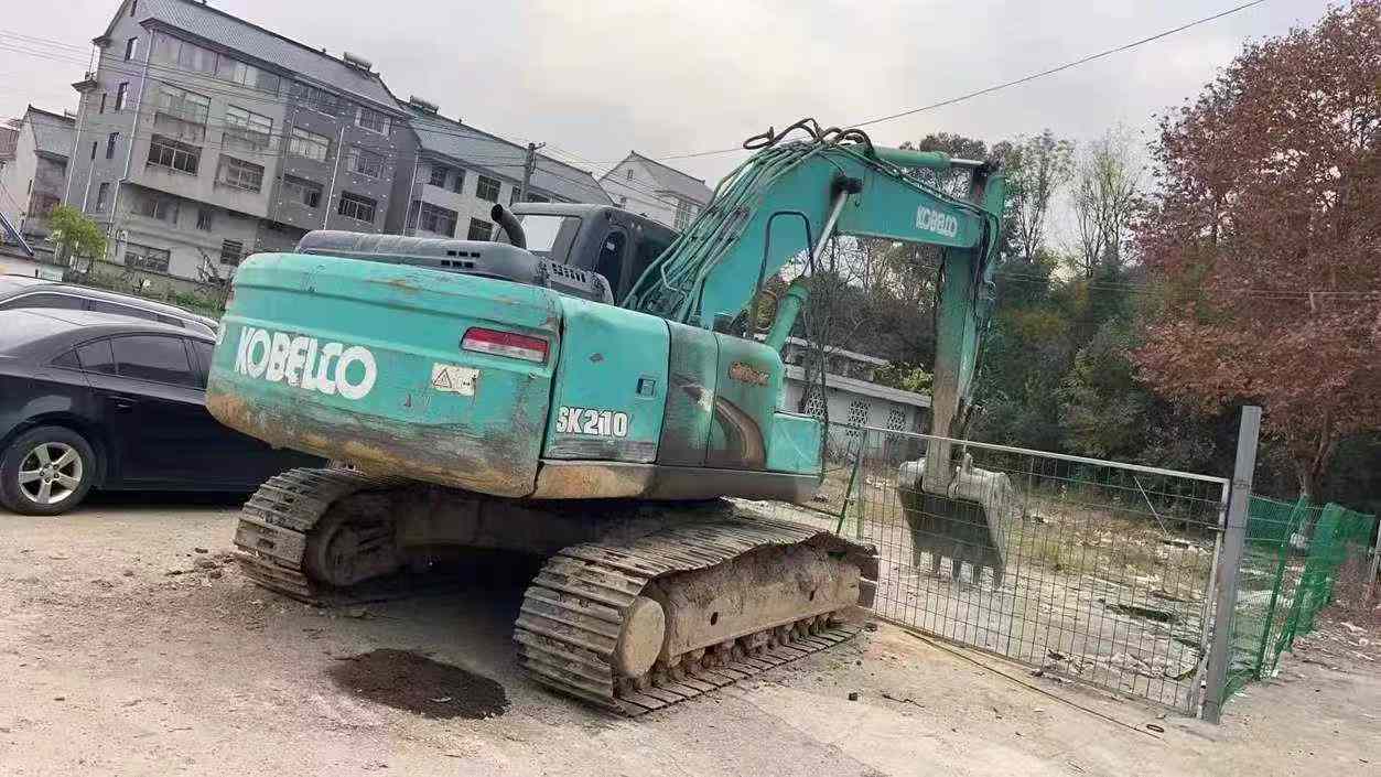 Buy Kobelco SK200-8 Used Excavator / 1