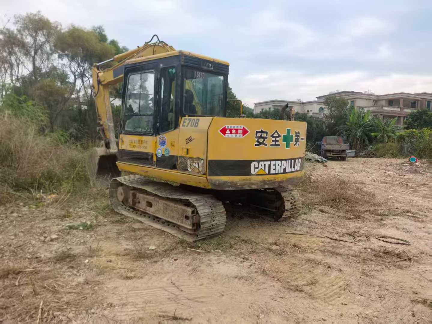 Buy Caterpillar E70B Used Excavator / 1