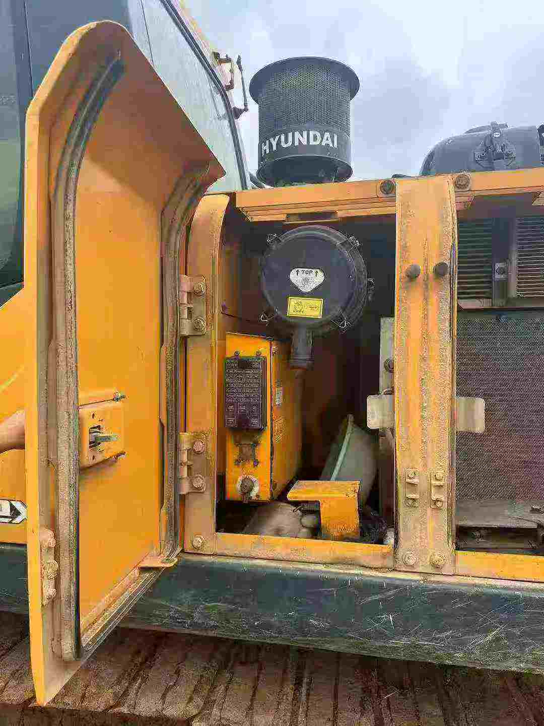 Buy Hyundai R215VS Used Excavator / 2 Used Hyundai R215VS Excavator 2018 Model / 2