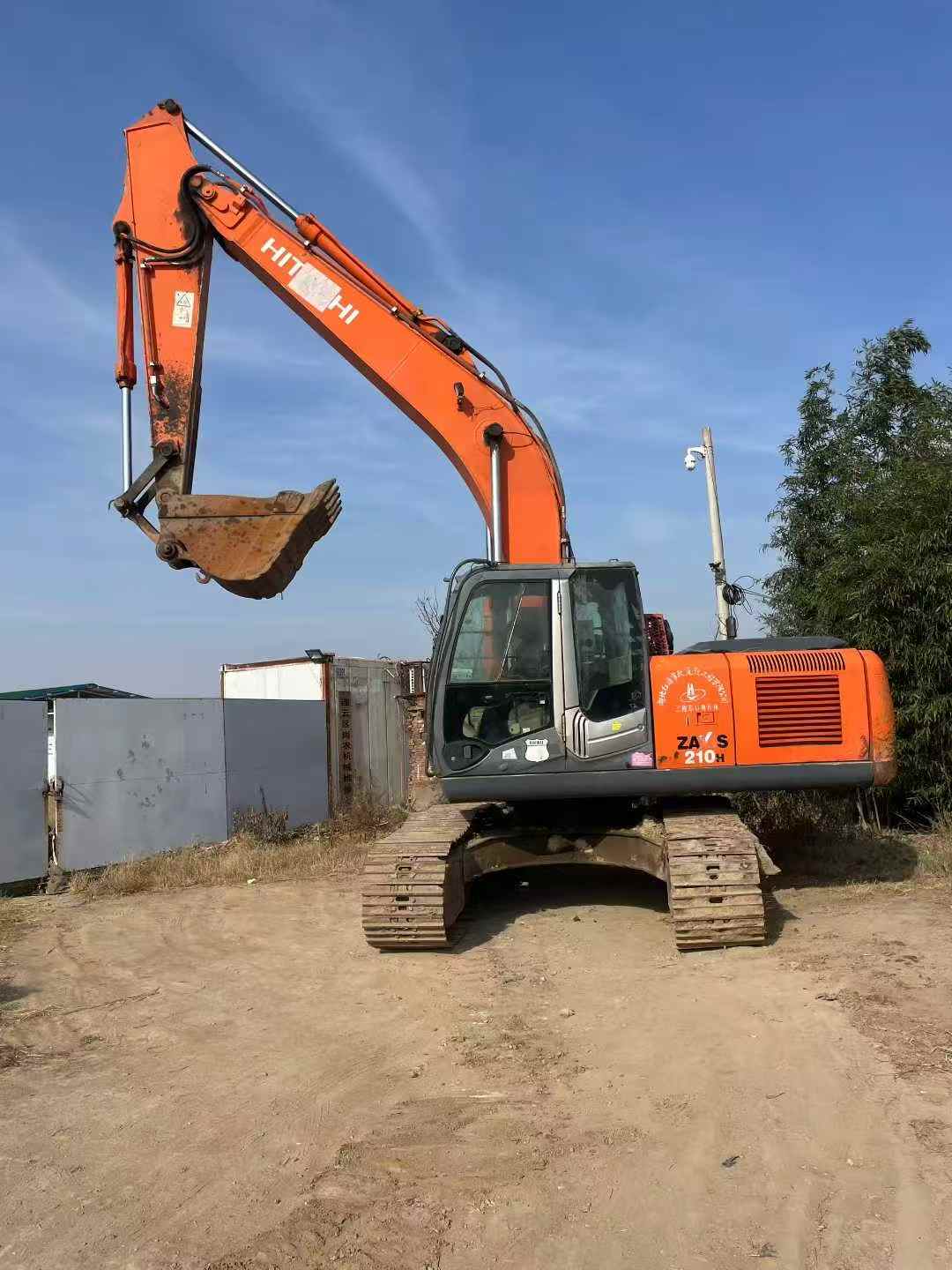 Buy Hitachi ZAXIS200 Used Excavator / 1