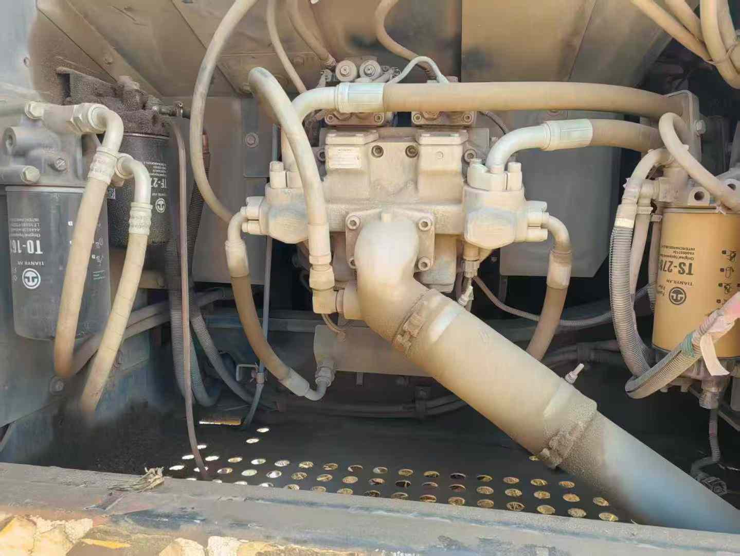 Buy Hitachi ZAXIS200 Used Excavator / 4 Used Hitachi ZAXIS200 Excavator 2021 Model / 4