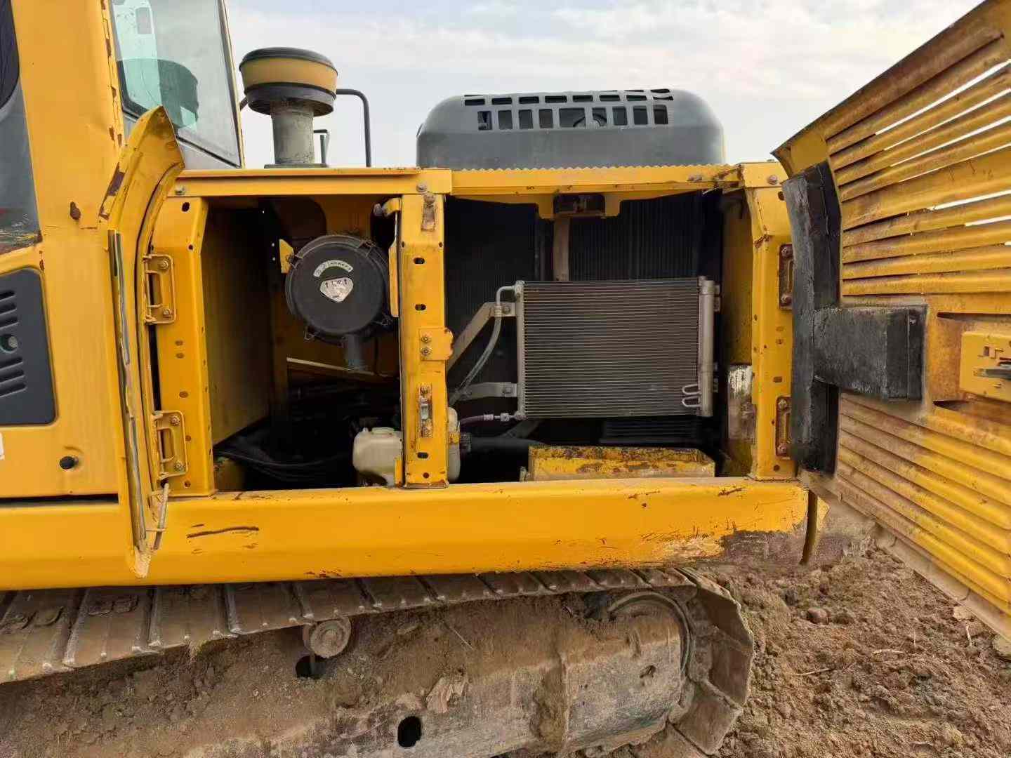 Buy Komatsu PC200 Used Excavator / 8 Used Komatsu PC200 Excavator 2015 Model / 8