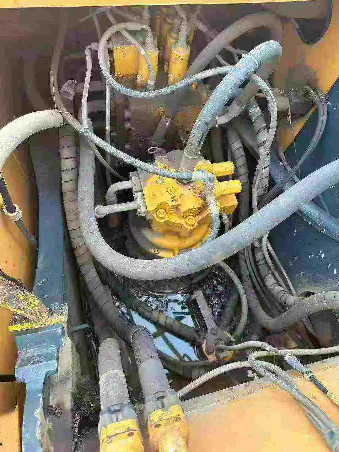 Buy Hyundai R215VS Used Excavator / 6 Used Hyundai R215VS Excavator 2018 Model / 6