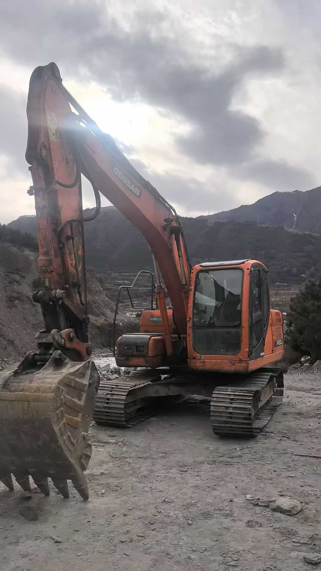 Buy Doosan DX15 Used Excavator / 1