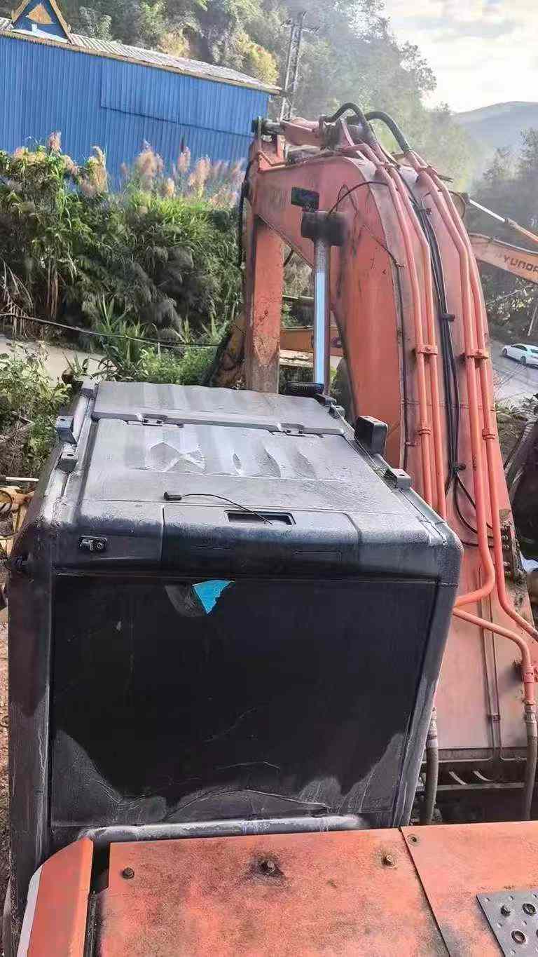 Buy Hitachi ZAXIS200 Used Excavator / 3 Used Hitachi ZAXIS200 Excavator 2014 Model / 3