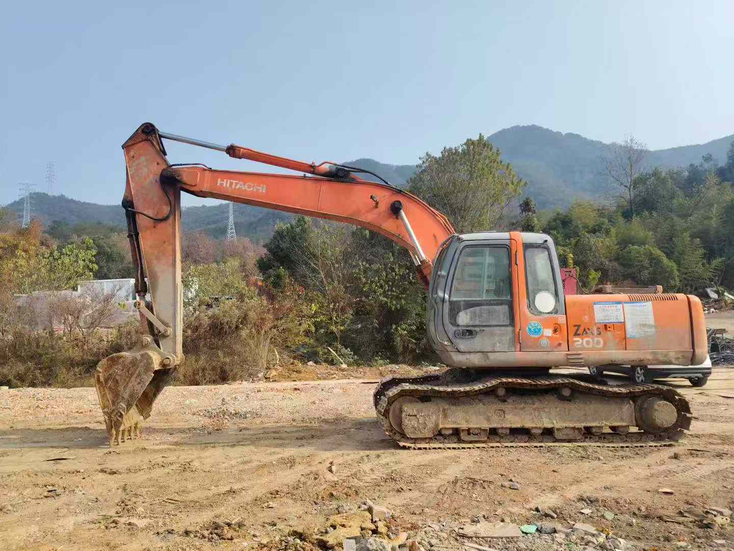 Buy Hitachi ZAXIS200 Used Excavator / 1