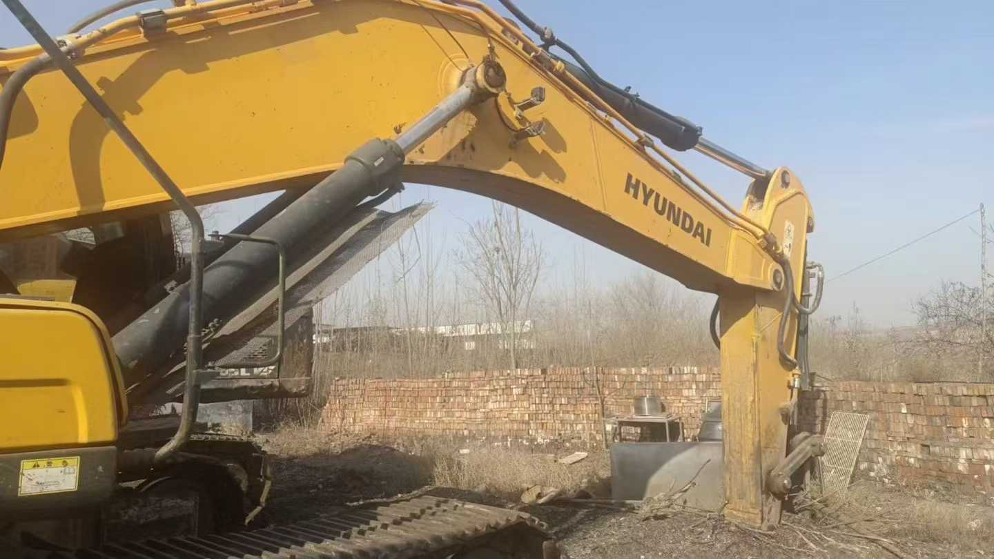 Buy Hyundai R520LC Used Excavator / 1