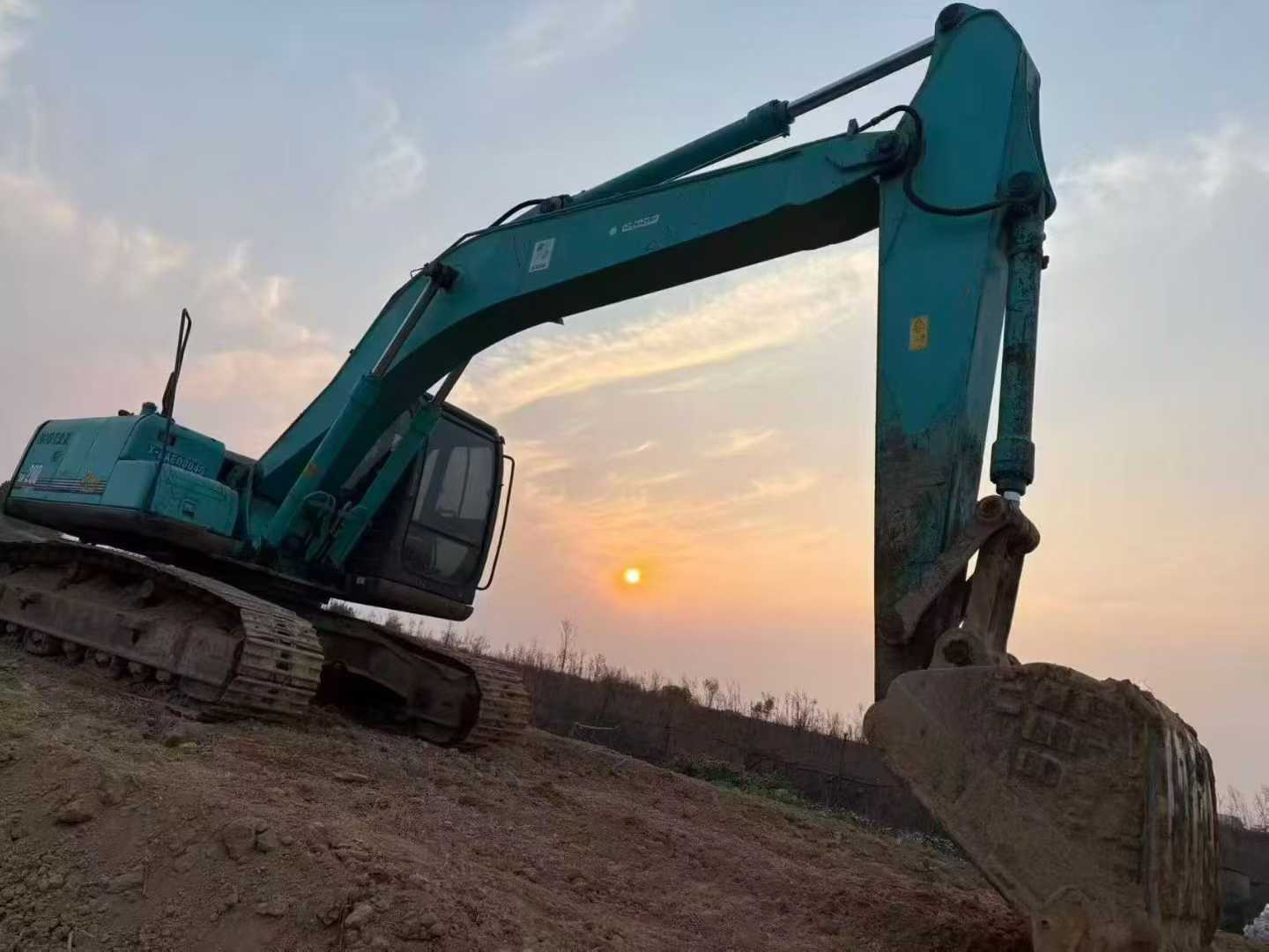 Buy Kobelco SK200-10 Used Excavator / 1