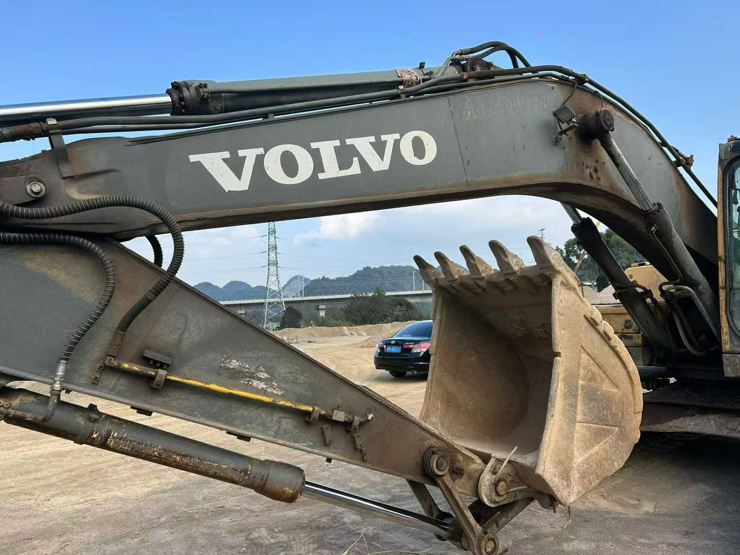 Buy Volvo EW210C Used Excavator / 4 Used Volvo EW210C Excavator 2010 Model / 4