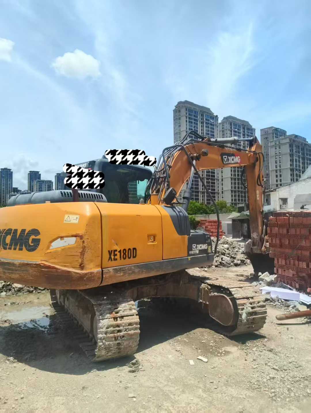 Buy XCMG XE135GA Used Excavator / 1