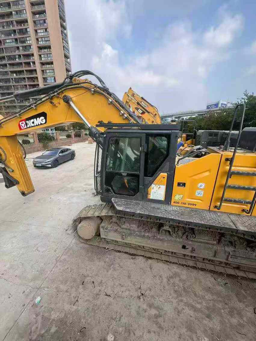 Buy XCMG LW220 Used Excavator / 2 Used XCMG LW220 Excavator 2023 Model / 2