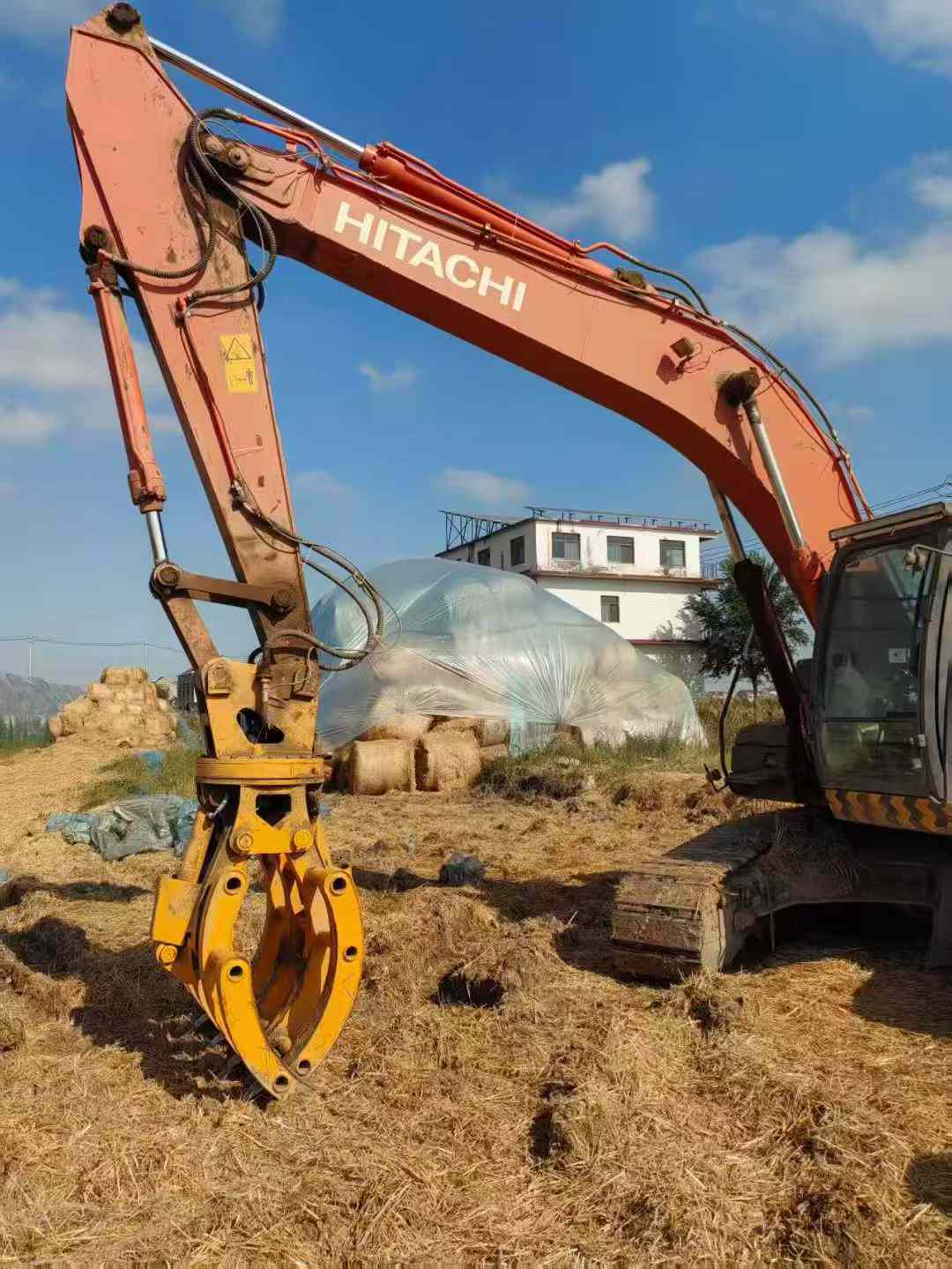 Buy Hitachi ZAXIS200 Used Excavator / 1