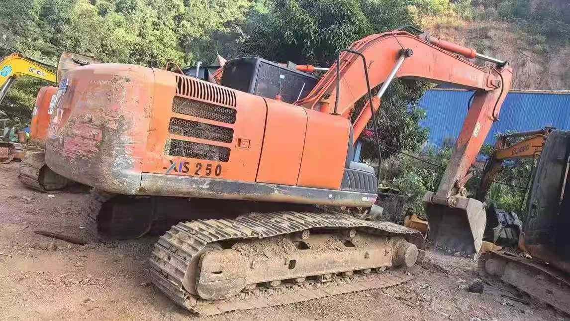 Buy Hitachi ZAXIS200 Used Excavator / 8 Used Hitachi ZAXIS200 Excavator 2014 Model / 8