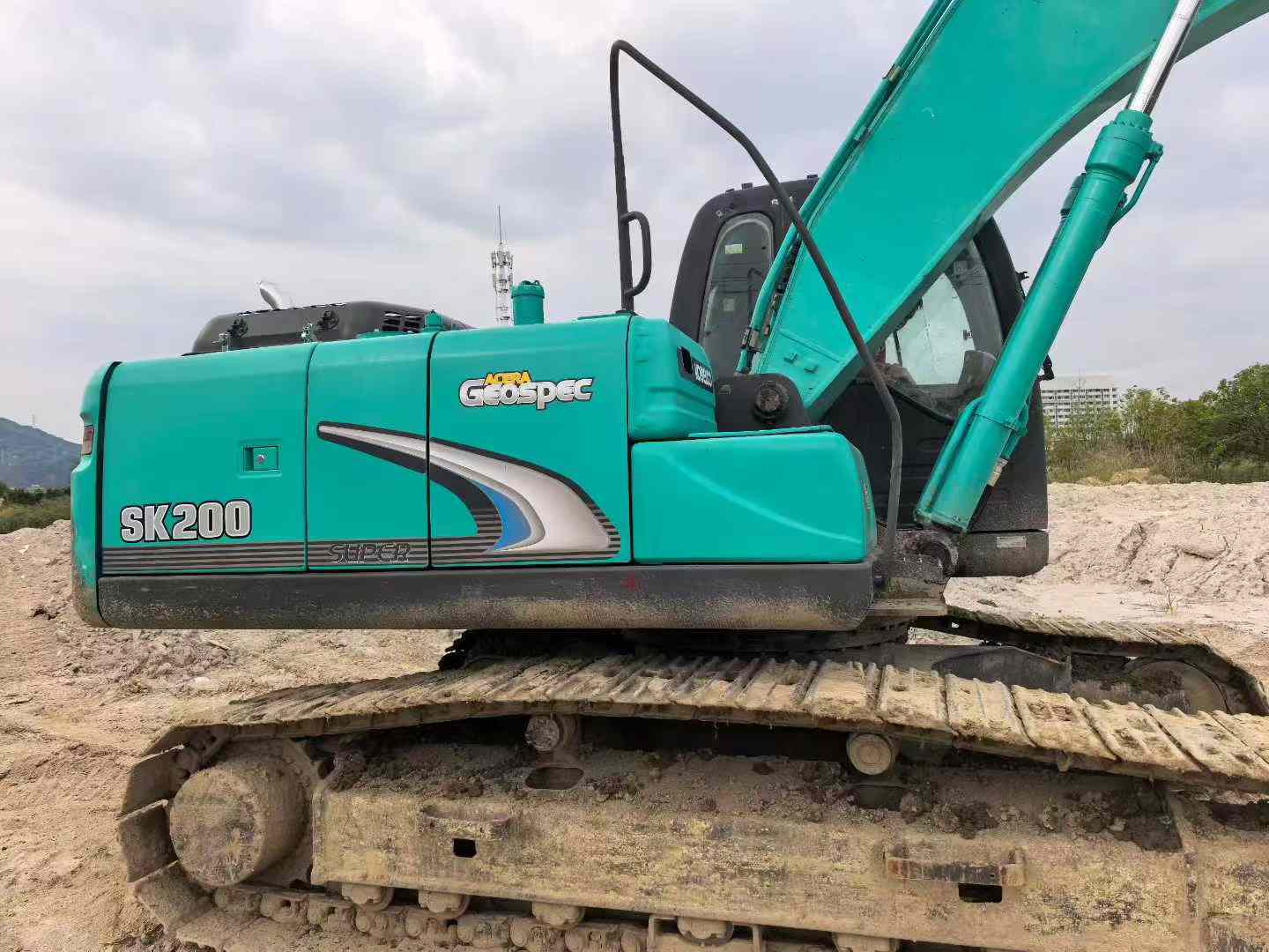 Buy Kobelco SK200 Used Excavator / 9 Used Kobelco SK200 Excavator 2016 Model / 9
