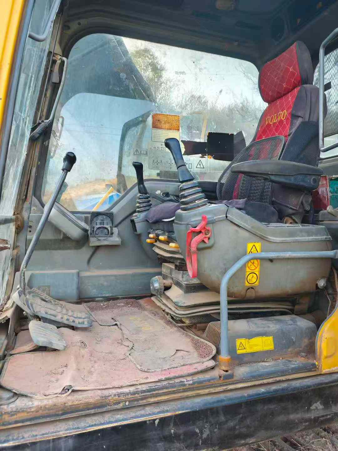 Buy Volvo EW210C Used Excavator / 6 Used Volvo EW210C Excavator 2011 Model / 6