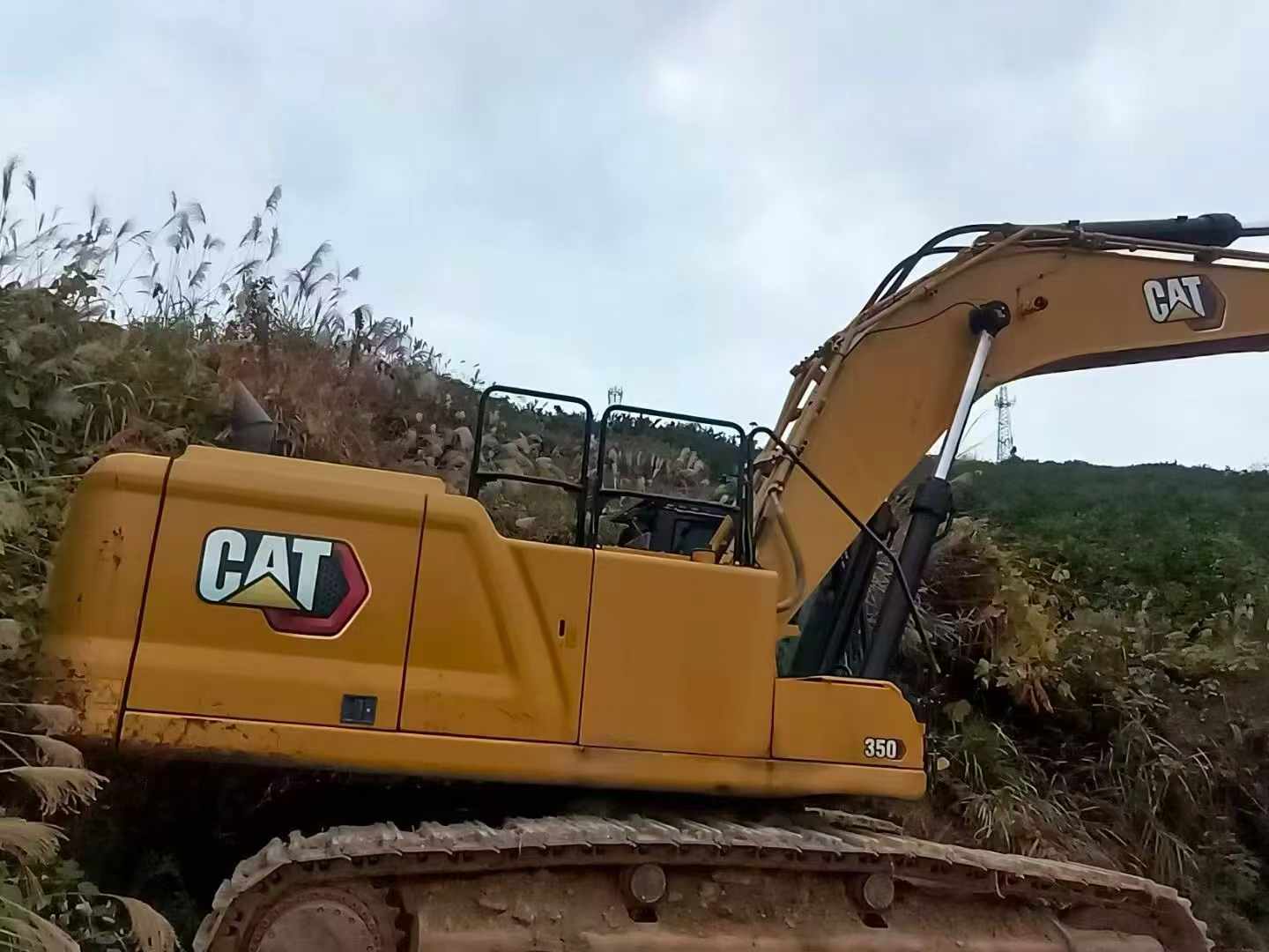 Buy Caterpillar 350L Used Excavator / 1