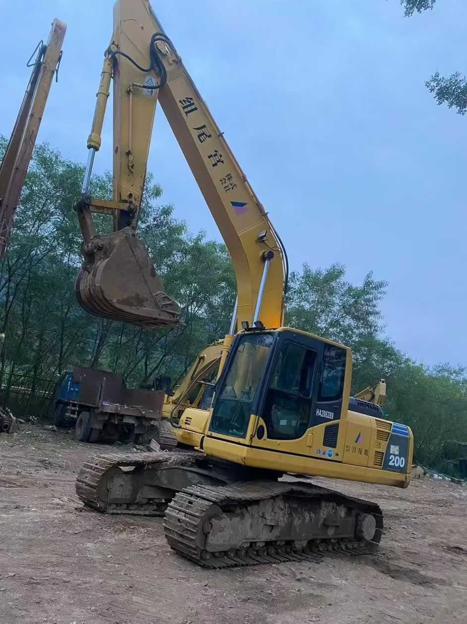 Buy Komatsu PC200-8N1 Used Excavator / 1