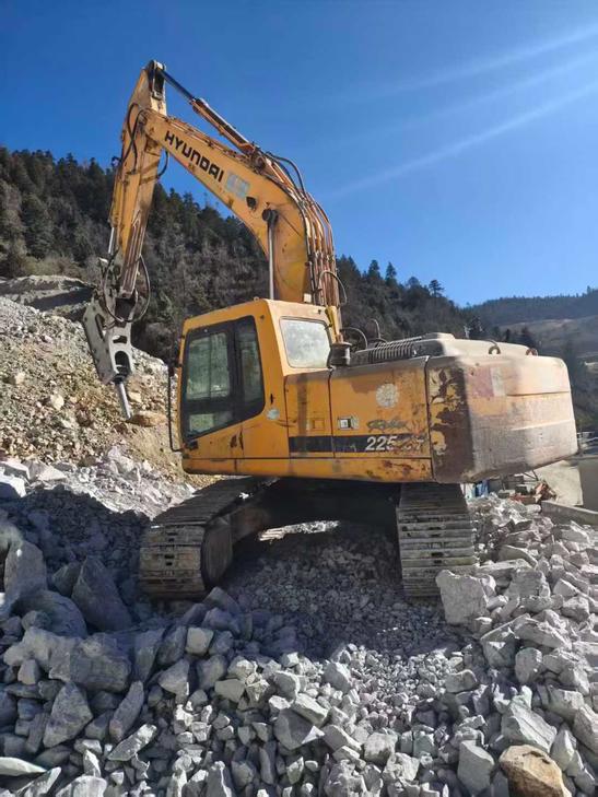 Buy Hyundai R225-7 Used Excavator / 1