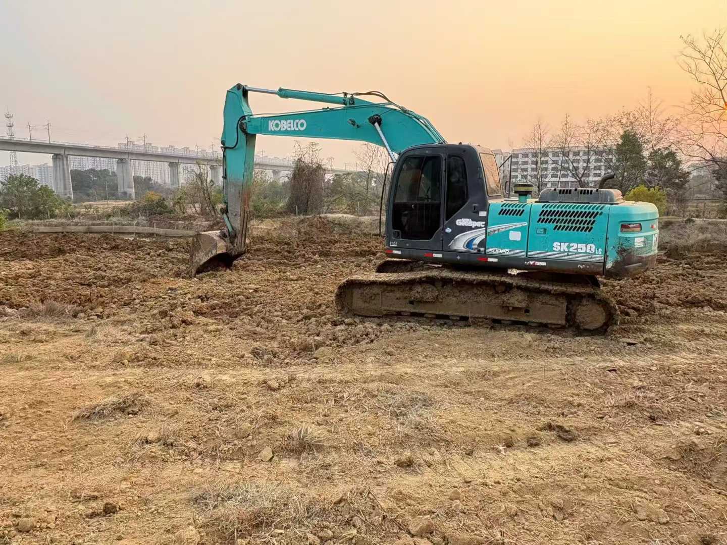 Buy Kobelco SK210 Used Excavator / 1