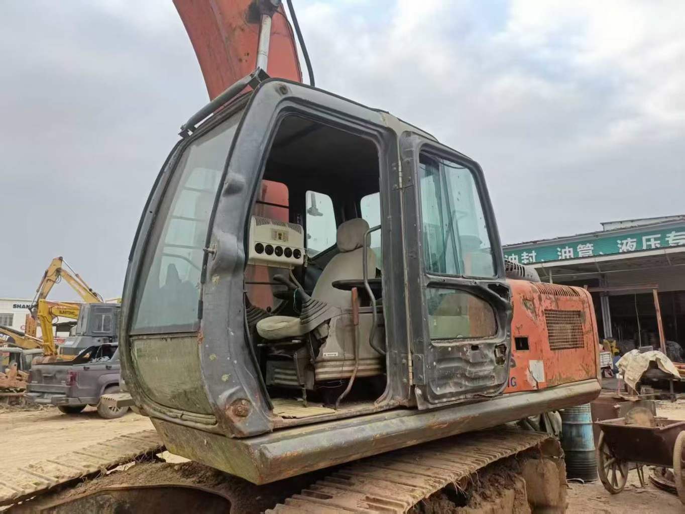 Buy Hitachi ZX210-3G Used Excavator / 1