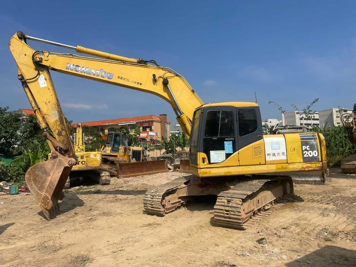 Buy Komatsu PW200-7 Used Excavator / 1