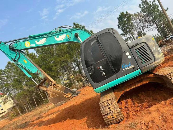 Buy Kobelco SK135 Used Excavator / 1