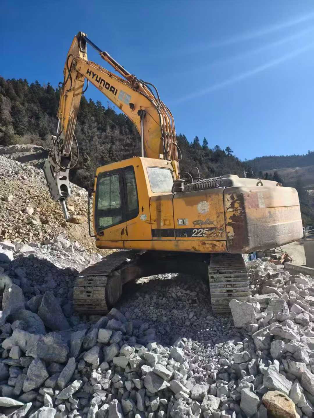 Buy Hyundai R225-7 Used Excavator / 1