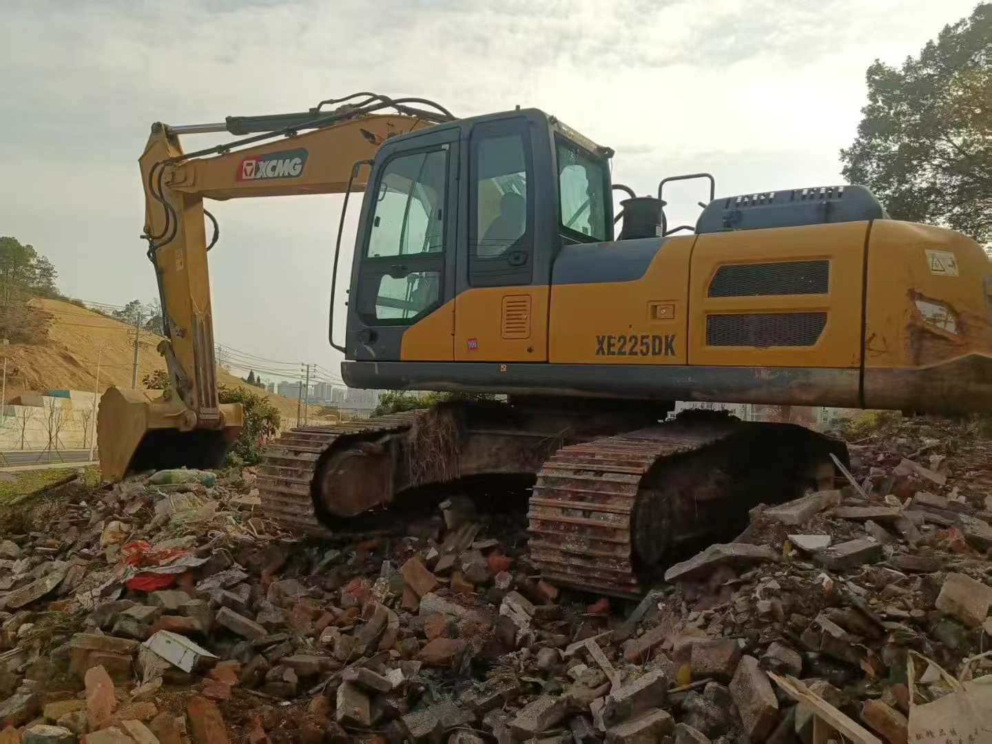 Buy XCMG XE225DK Used Excavator / 1
