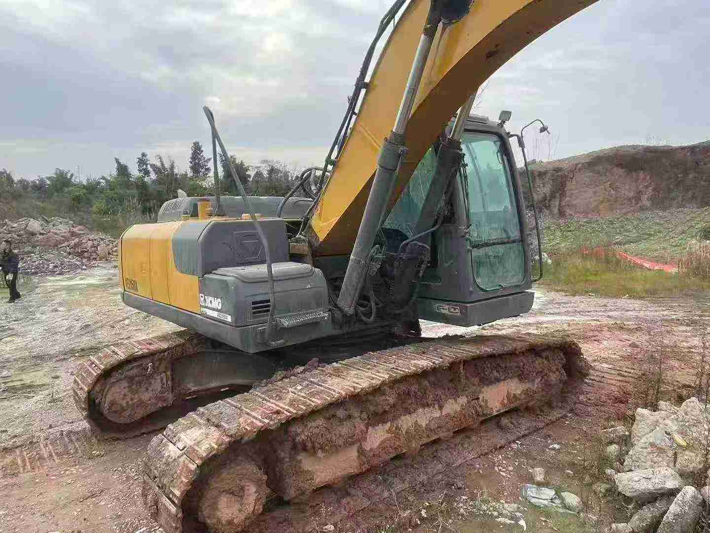 Buy XCMG XE215 Used Excavator / 3 Used XCMG XE215 Excavator 2020 Model / 3