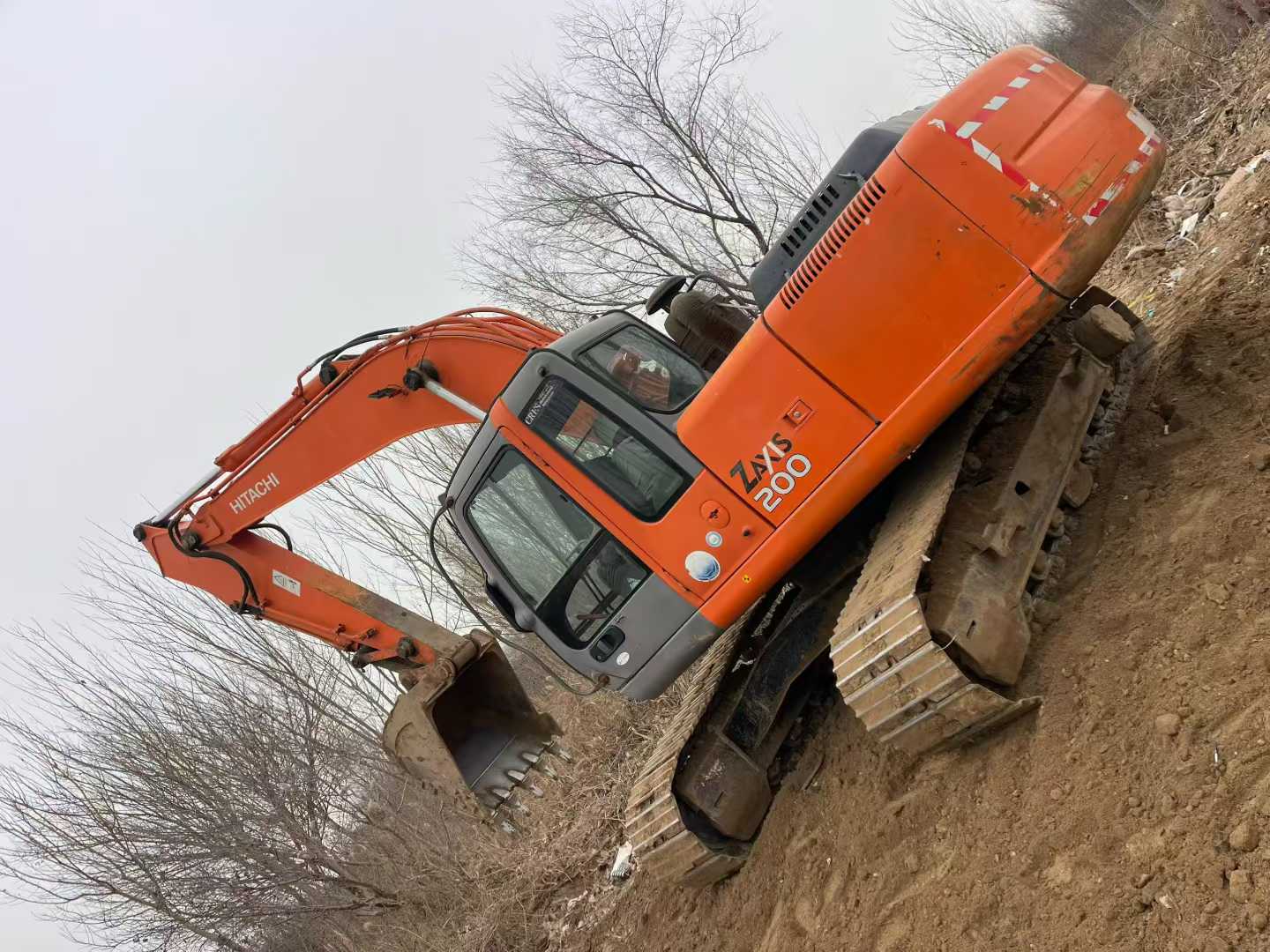 Buy Hitachi ZAXIS200 Used Excavator / 1