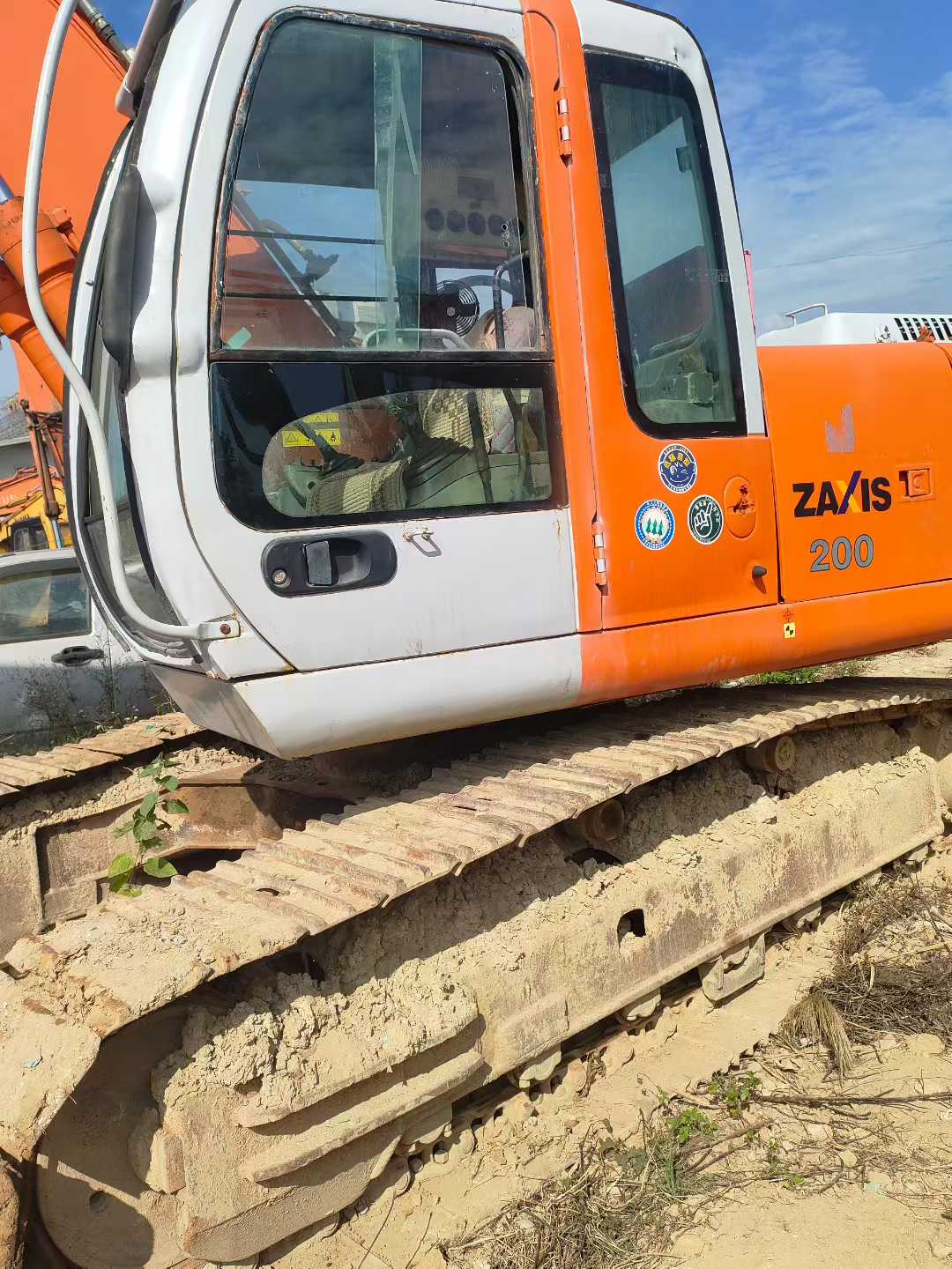 Buy Hitachi ZAXIS200 Used Excavator / 1