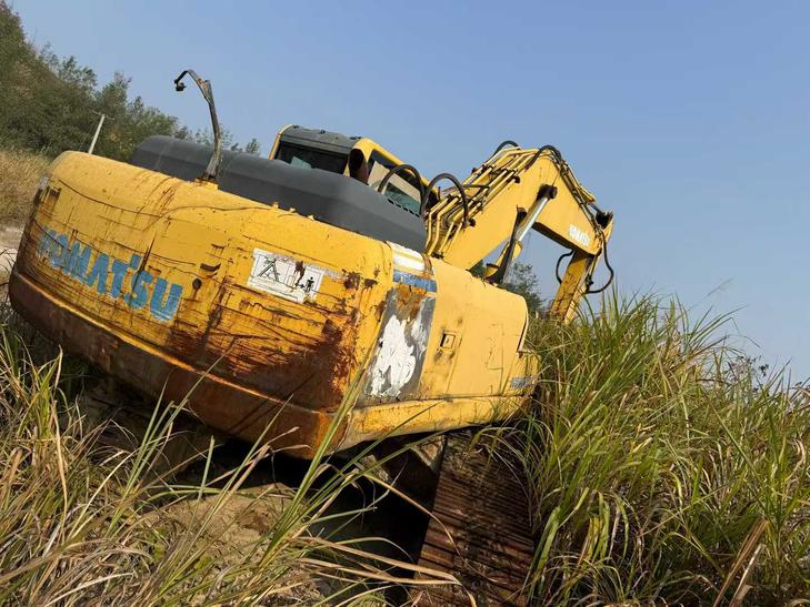 Buy Komatsu PC200 Used Excavator / 1