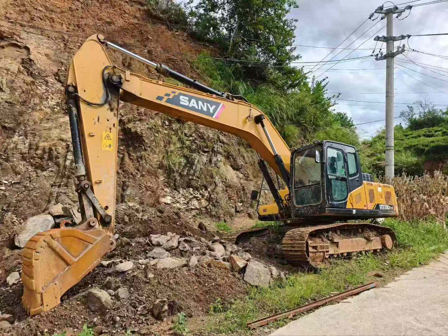 Buy Sany SY200C Used Excavator / 2 Used Sany SY200C Excavator 2016 Model / 2