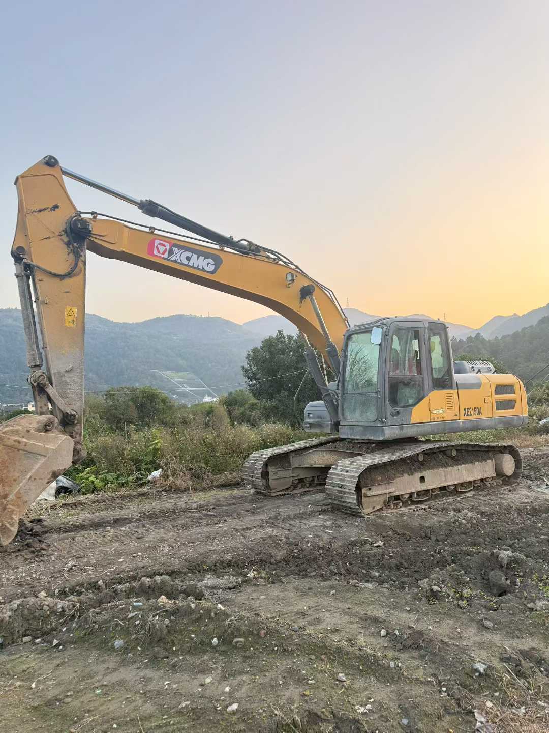 Buy XCMG XE215 Used Excavator / 1