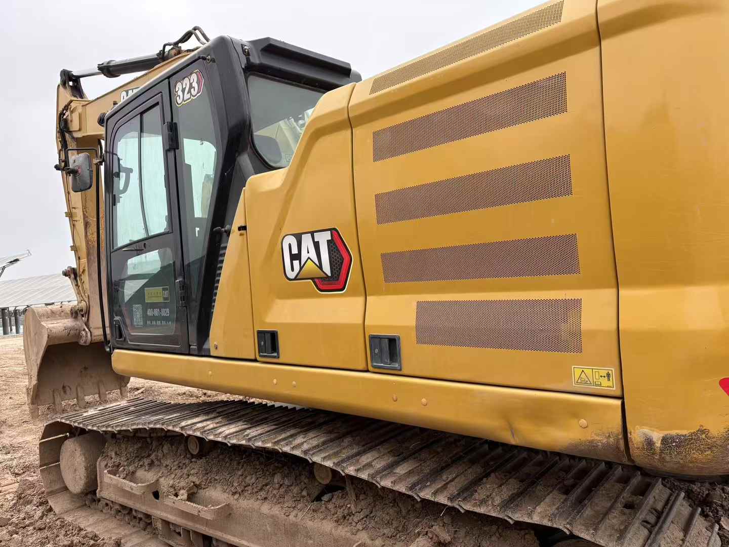 Buy Caterpillar 323 Used Excavator / 1