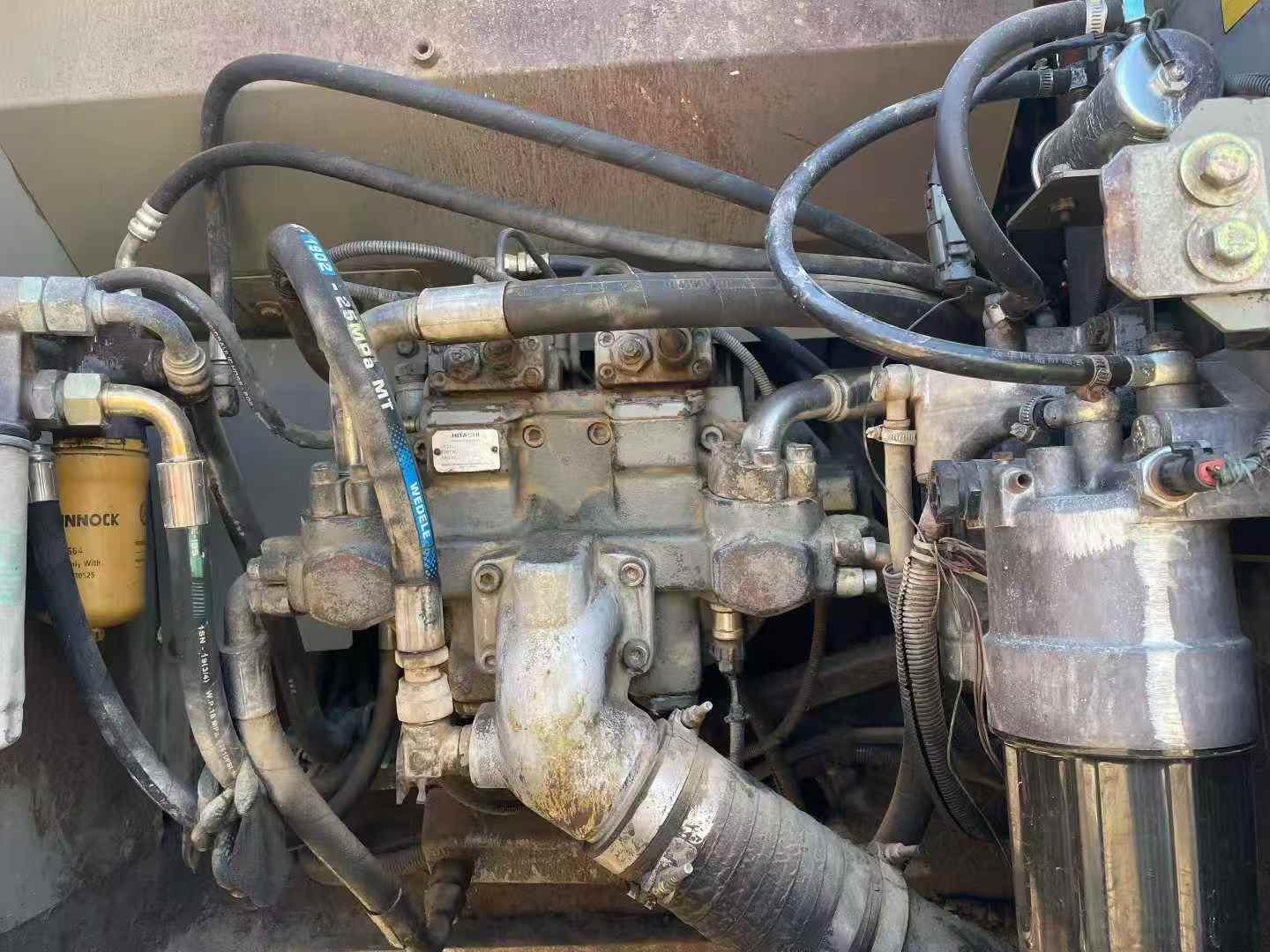 Buy Hitachi ZAXIS200 Used Excavator / 5 Used Hitachi ZAXIS200 Excavator 2010 Model / 5