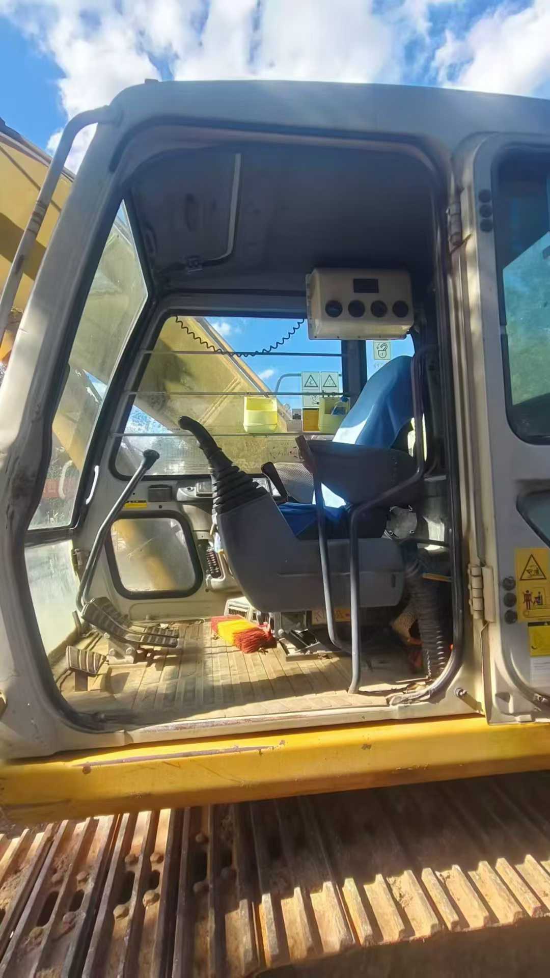 Buy Kato HD1023 Used Excavator / 4 Used Kato HD1023 Excavator 2016 Model / 4