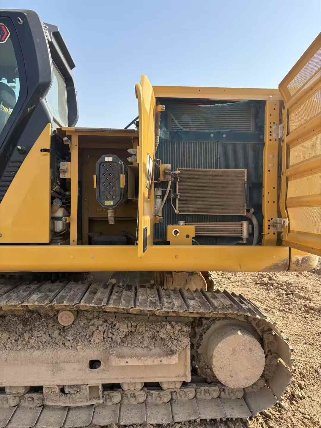 Buy Caterpillar 323 Used Excavator / 9 Used Caterpillar 323 Excavator 2020 Model / 9