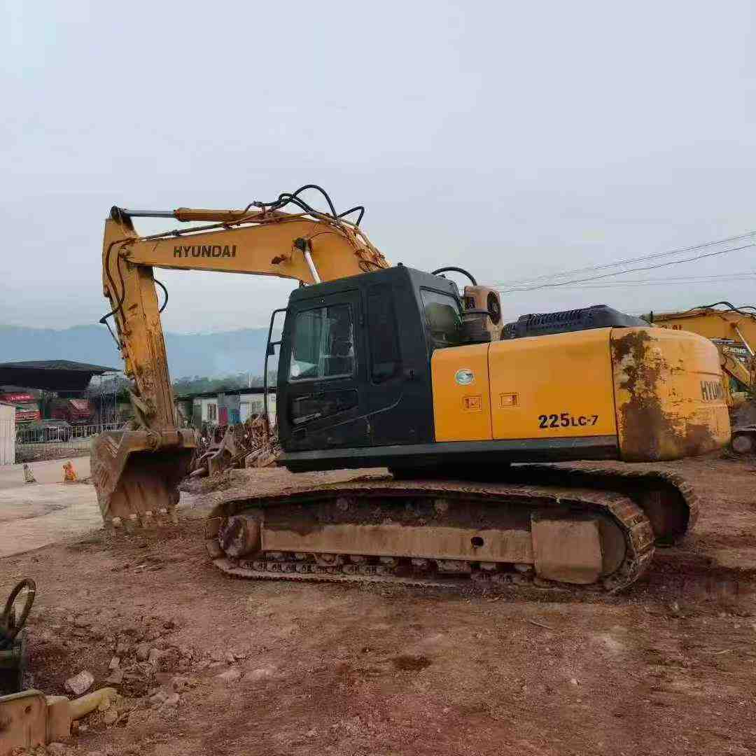 Buy Hyundai R225-7 Used Excavator / 1