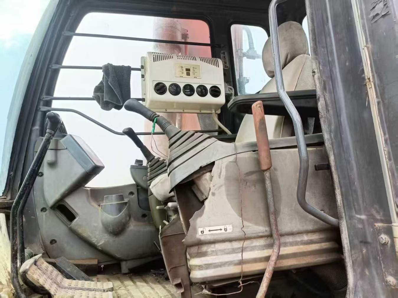 Buy Hitachi ZX210-3G Used Excavator / 2 Used Hitachi ZX210-3G Excavator 2011 Model / 2